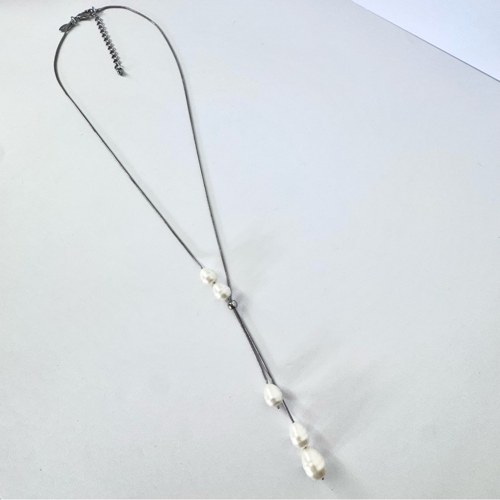 Chico’s Sleek Pearl Lariat Necklace Faux Freshwater White Pearls Silver Chain